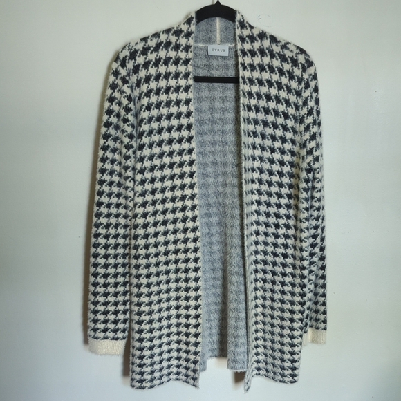 Cyrus Sweaters - Cyrus Soft Fuzzy Open-Front Cardigan Black & White Houndstooth Women's Size L